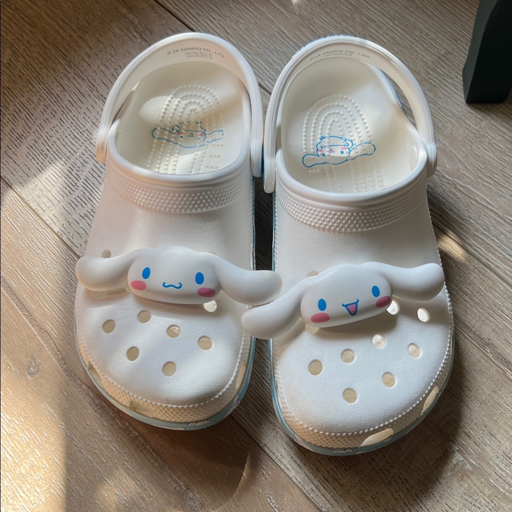 EUC official Cinnamaroll Crocs! Women’s 9, Men’s 7